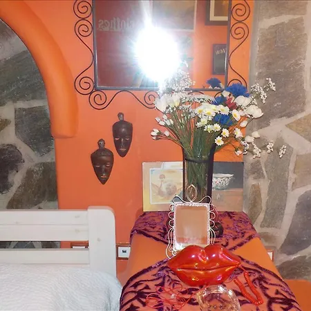 Maria Tzi Houlakia (Mykonos)